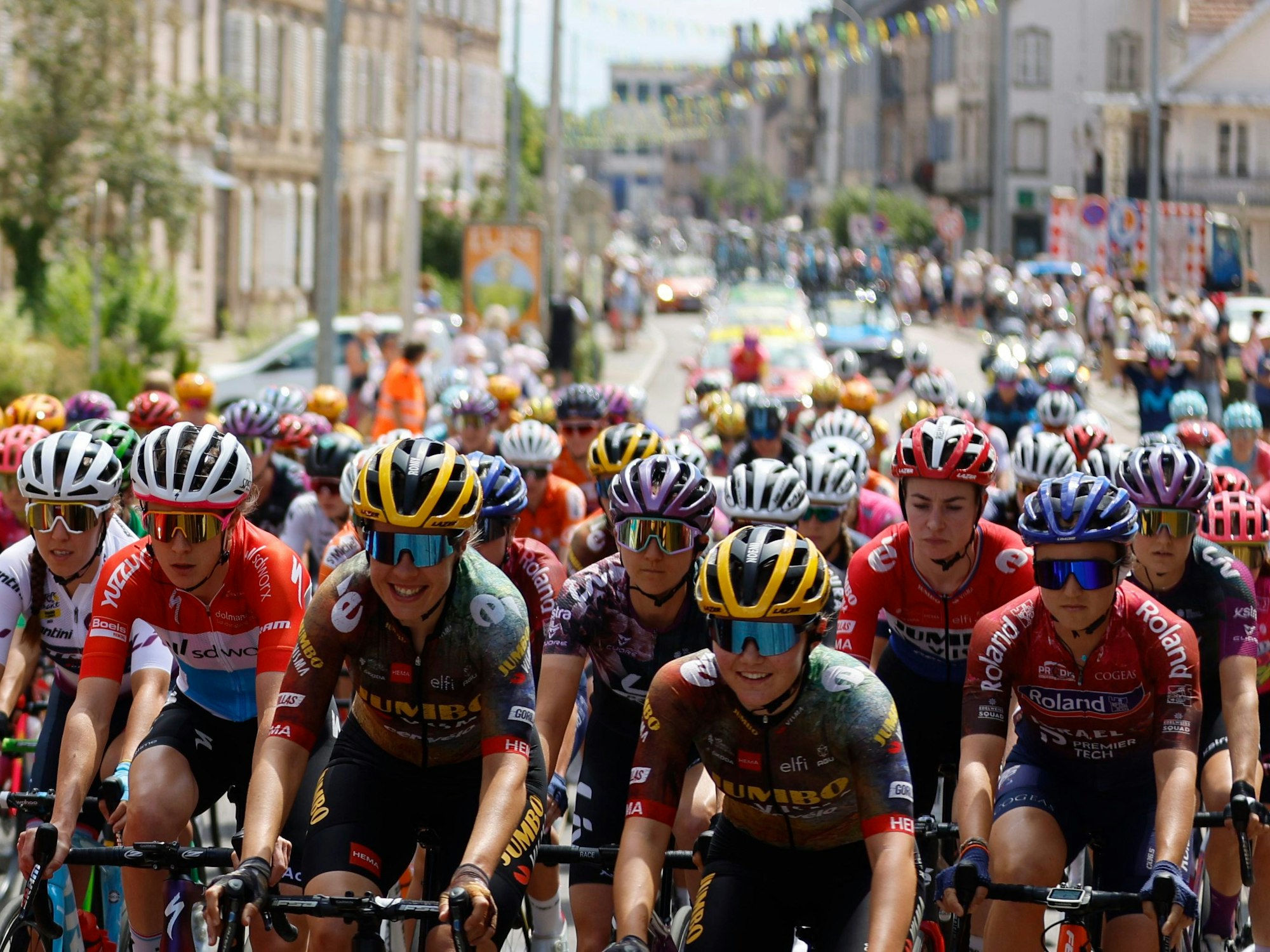 Das Fahrerinnenfeld in Aktion.