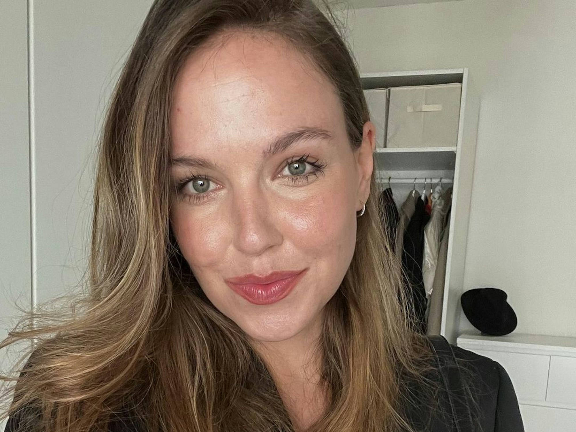 Dominique Boniecki lächelt.