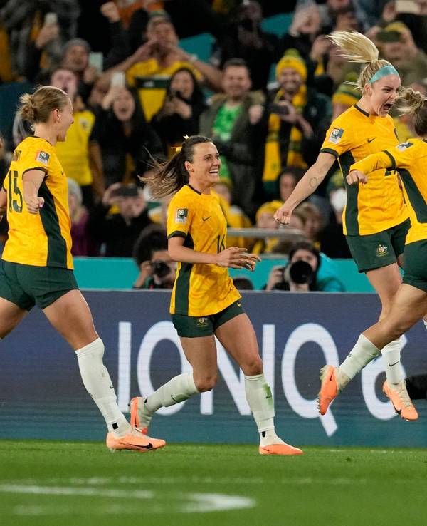 Ausgelassener Jubel bei den Australierinnen im ersten Spiel gegen Irland.