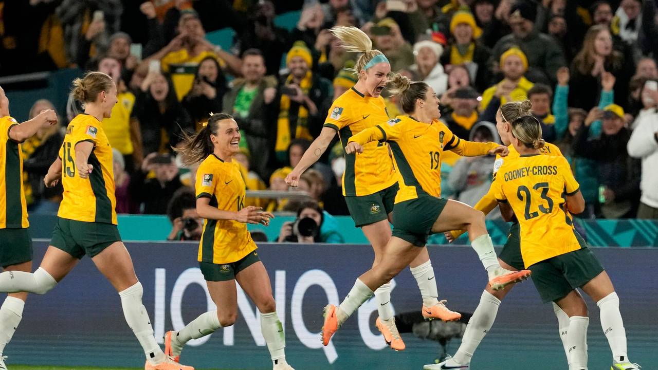 Ausgelassener Jubel bei den Australierinnen im ersten Spiel gegen Irland.