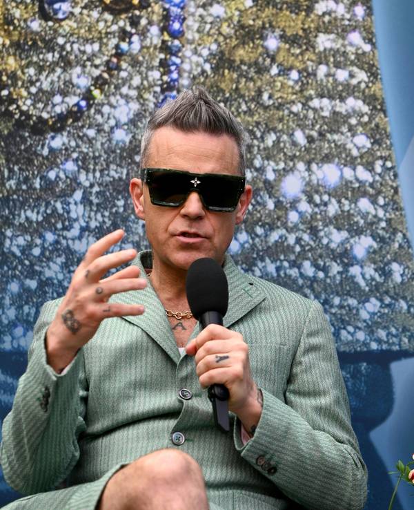 Popstar Robbie Williams spricht auf der Pressekonferenz der Leutgeb Entertainment Group zum Thema „Programm für das Ski-Opening am 7. und 8. Dezember 2023 in Schladming-Dachstein“.