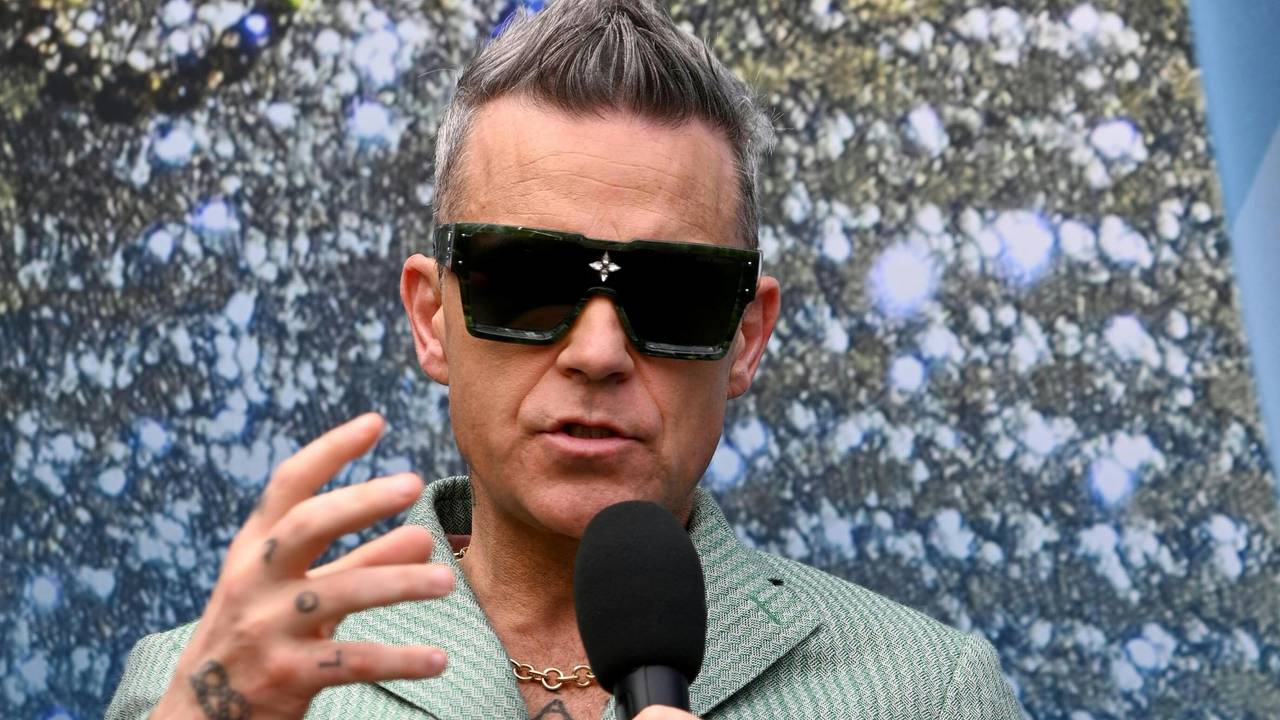 Popstar Robbie Williams spricht auf der Pressekonferenz der Leutgeb Entertainment Group zum Thema „Programm für das Ski-Opening am 7. und 8. Dezember 2023 in Schladming-Dachstein“.