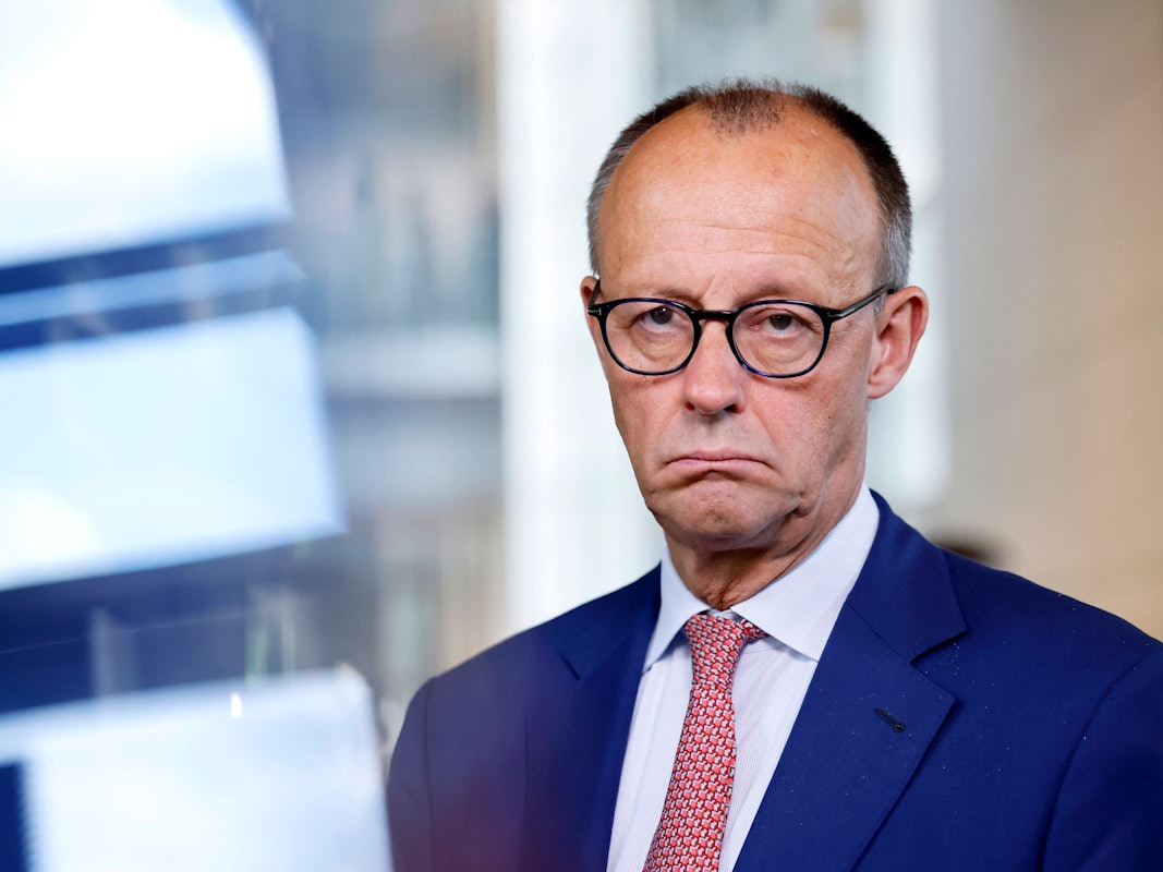 Politiker Friedrich Merz mit grimmiger Miene bei einem Termin in Berlin.