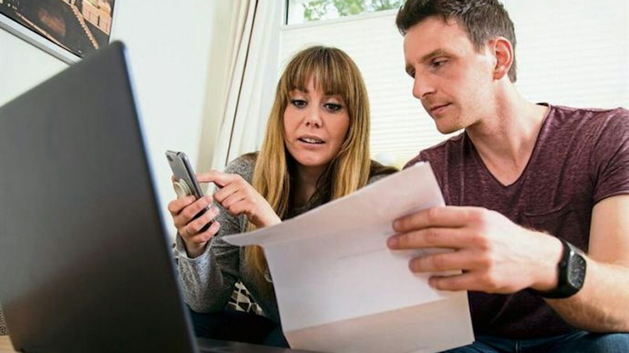Symbolfoto eines Paares, das eine Wohnung sucht.