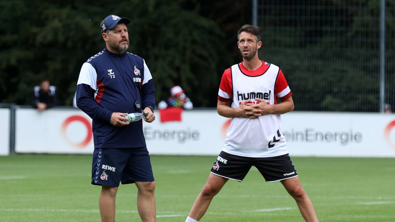 FC-Training am Geißbockheim mit Trainer Steffen Baumgart (li.) und Mark Uth.