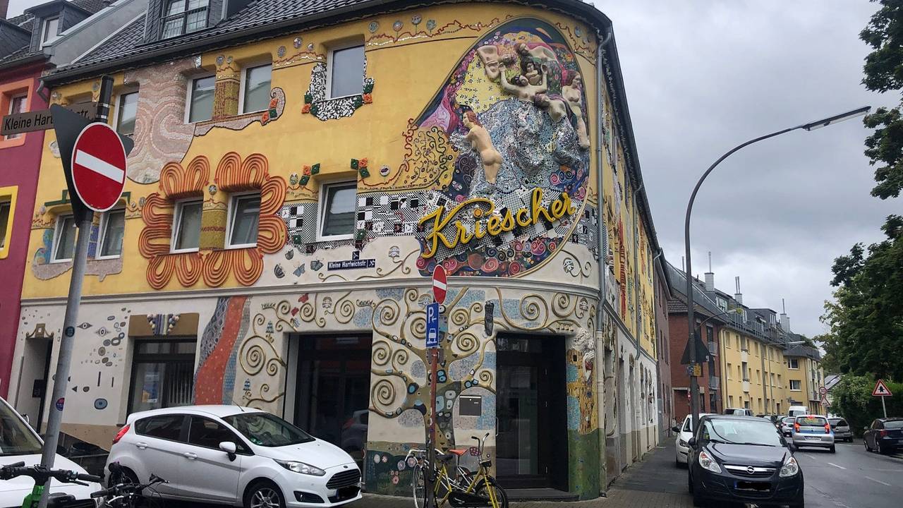 Das Haus mit der außergewöhnlichen Außenfassade in Köln-Nippes.