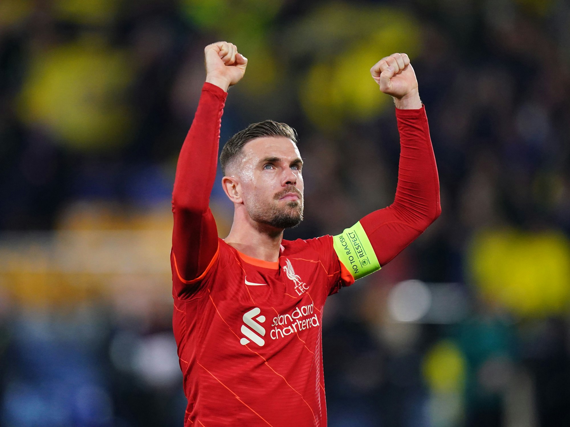 Liverpools Jordan Henderson feiert den Sieg.