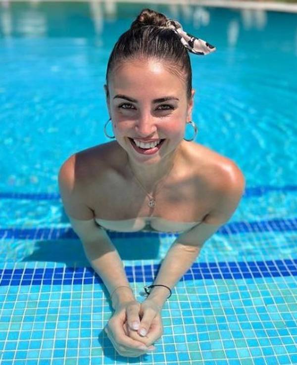 Ekaterina Leonova im Pool.