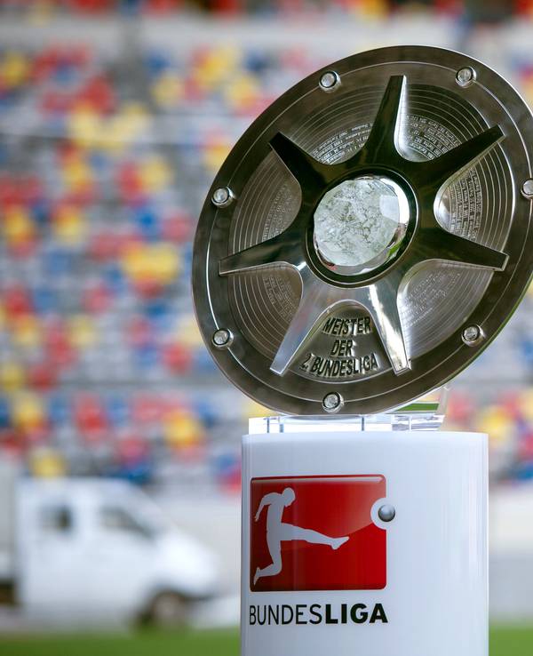 Die Schale für den Meister der 2. Bundesliga.