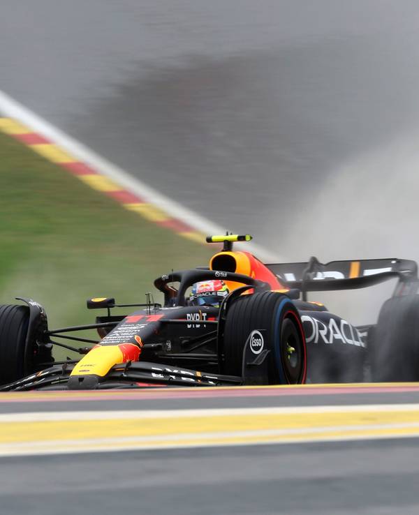 Red-Bull-Pilot Sergio Perez fährt über die Strecke in Spa (Belgien).