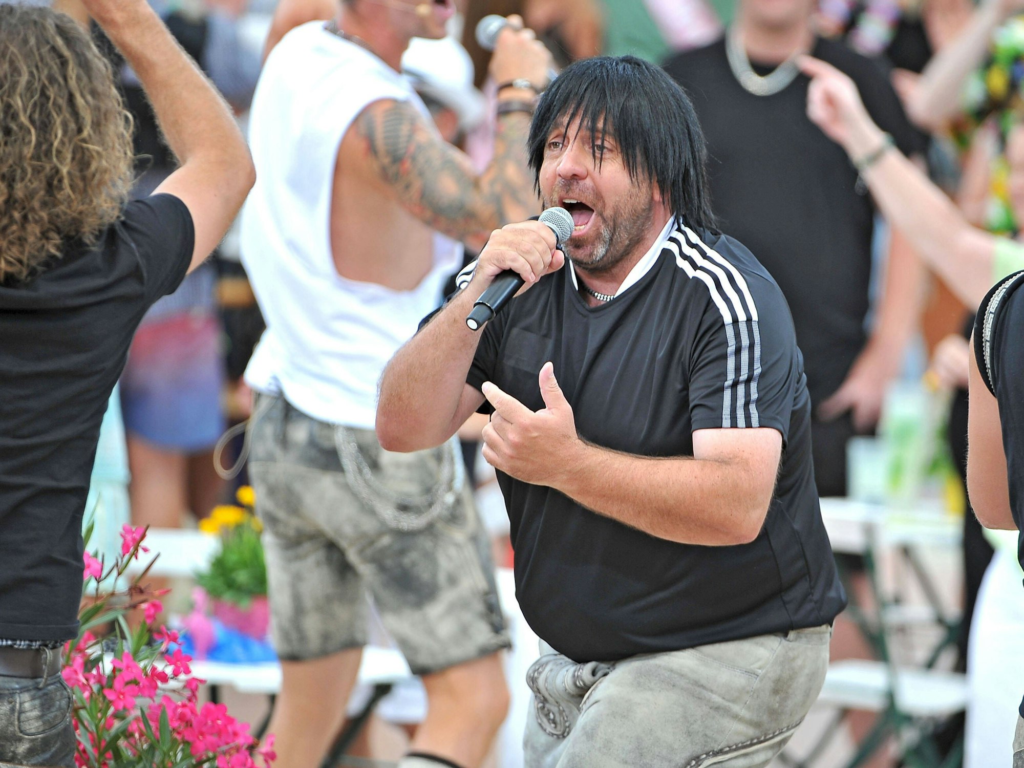 Ikke Hüftgold während eines Auftritts im „Fernsehgarten“.