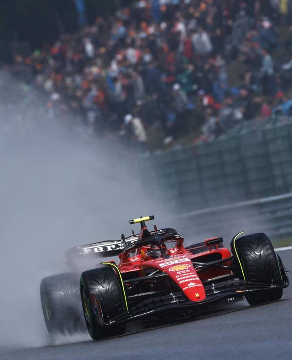 Ferrari-Pilot Carlos Sainz Jr. auf der Strecke in Spa.