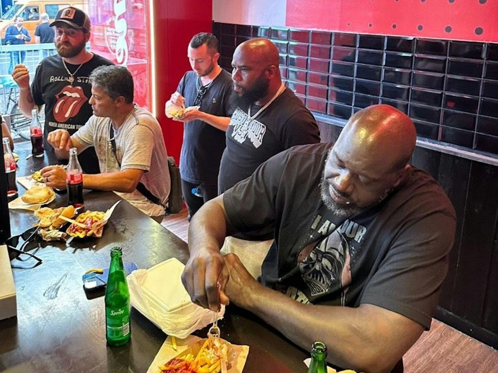 Shaquille O'Neal in Köln: Wo er schläft, wo er isst, wo er auflegt | Express