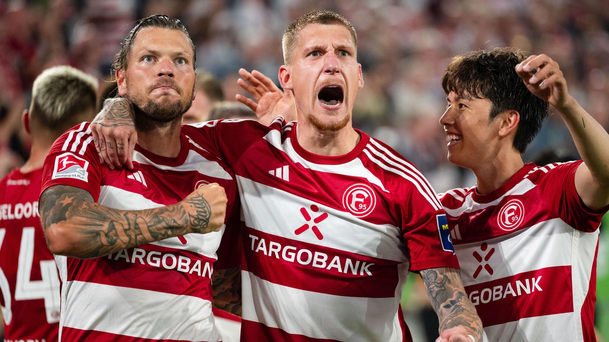 Fortuna Düsseldorf jubelt beim Saison-Auftakt gegen Hertha BSC über ein Tor von Daniel Ginczek.