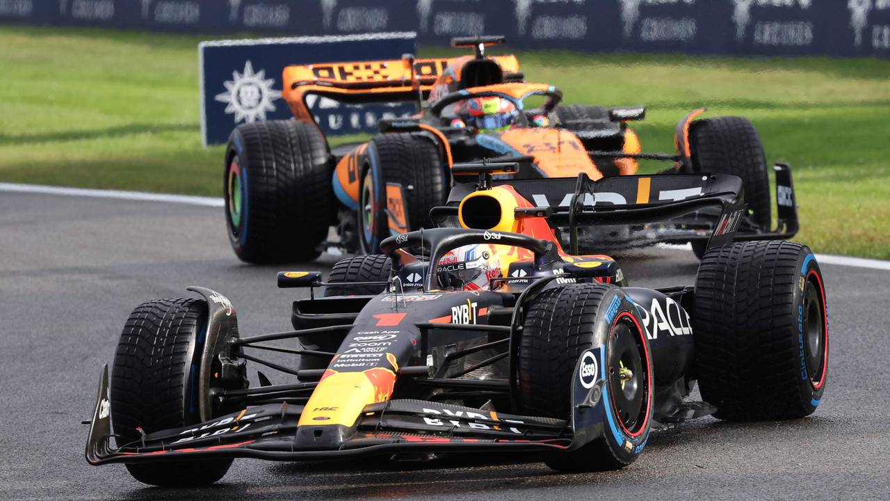 Max Verstappen fährt beim Sprint der Formel 1 in Belgien.