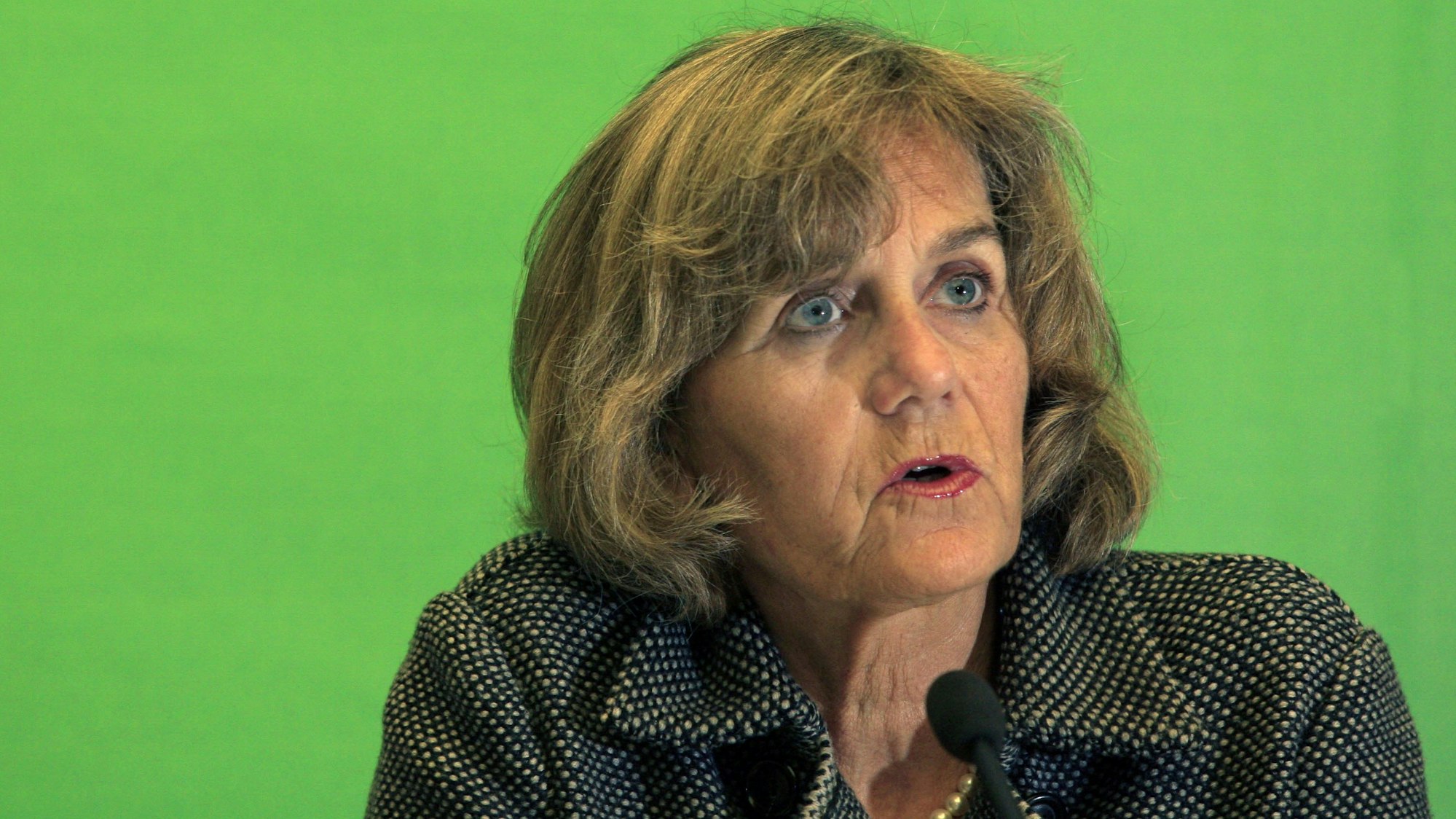 Ingeborg Schäuble spricht auf einer Pressekonferenz