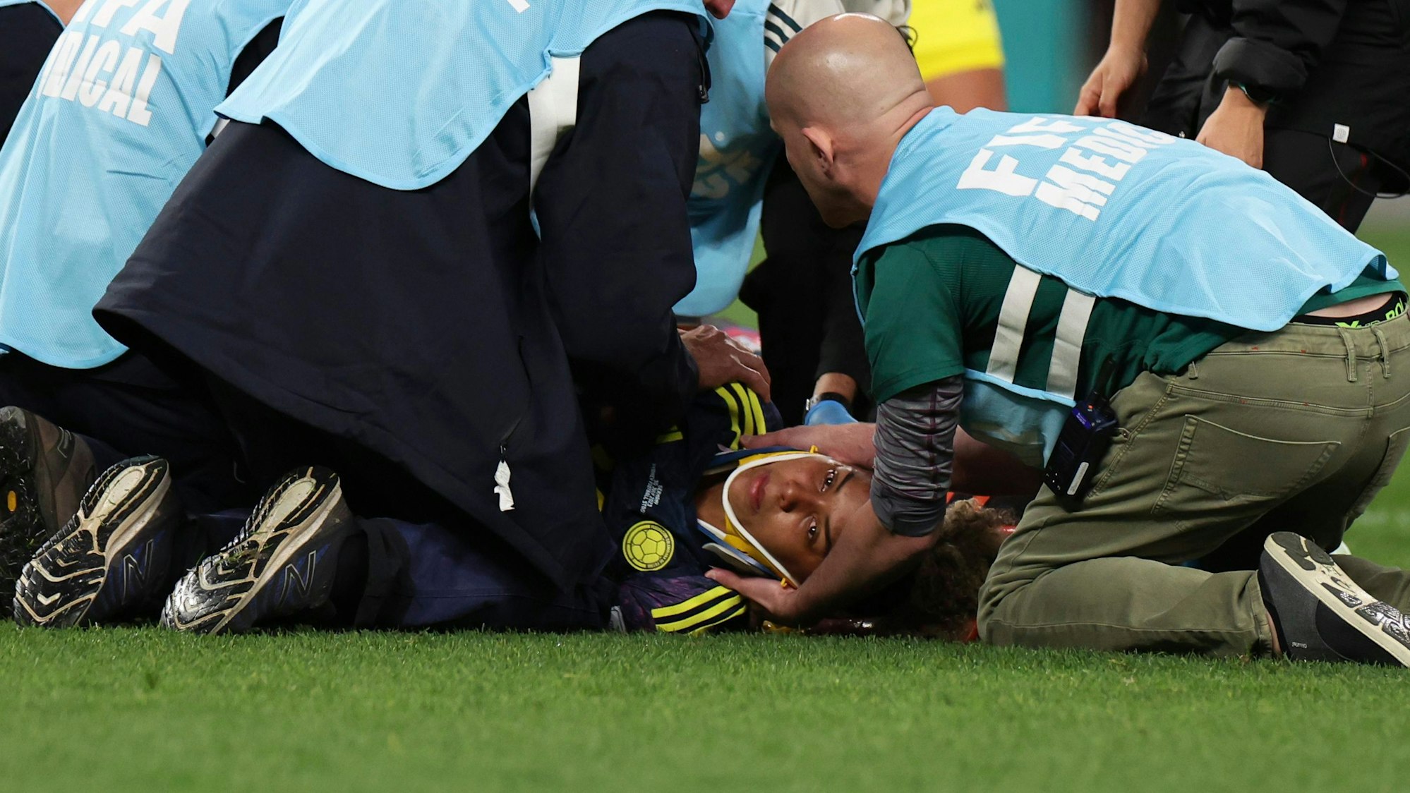 Jorelyn Carabali wirde eine Halskrause angelegt.