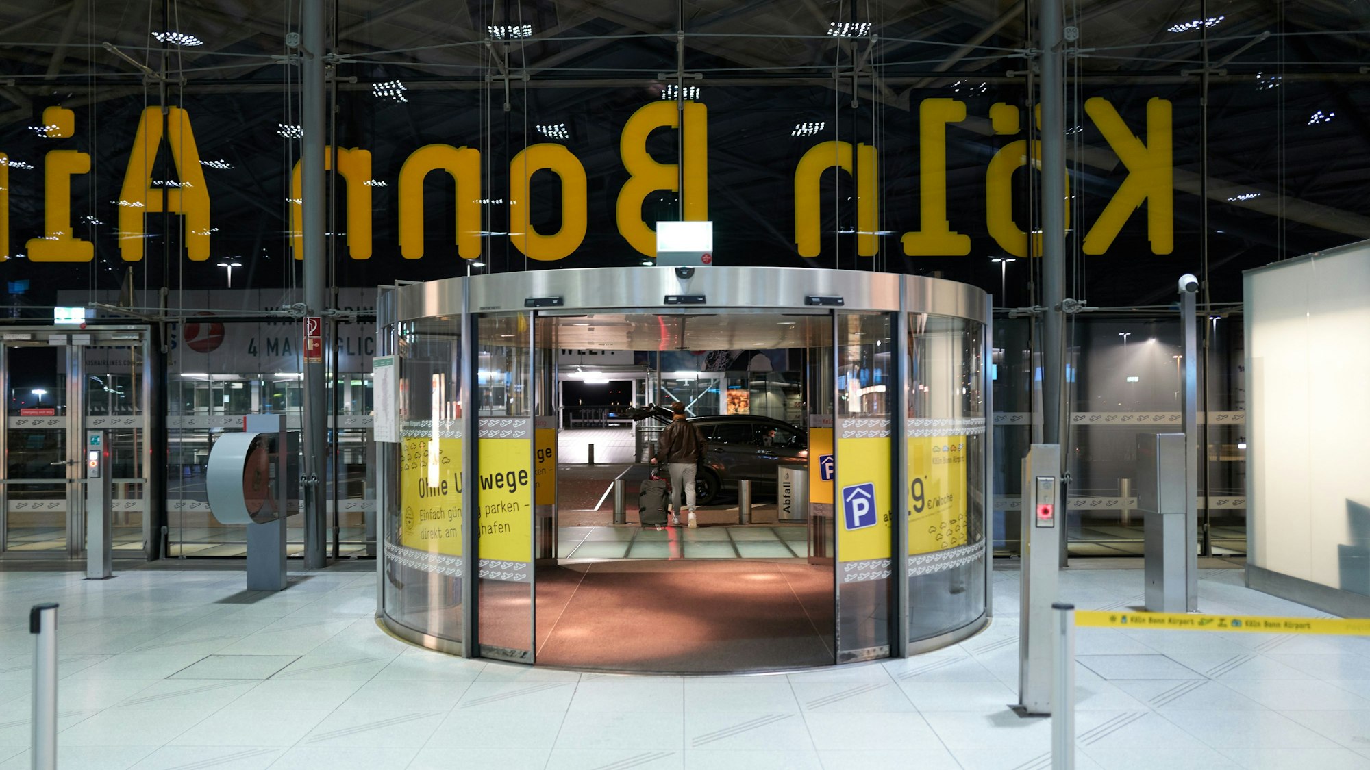 Der Ausgang von Terminal 2 zum Parkhaus.