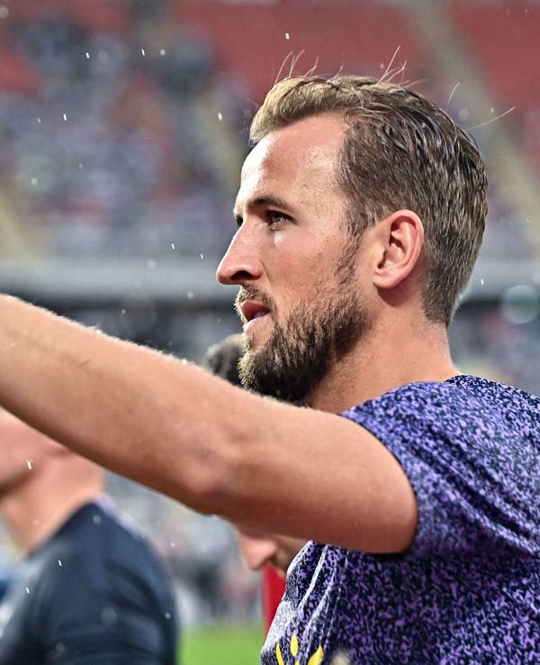 Harry Kane winkt den Fans in Bangkok.