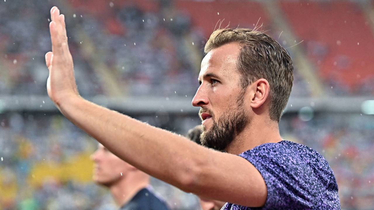 Harry Kane winkt den Fans in Bangkok.
