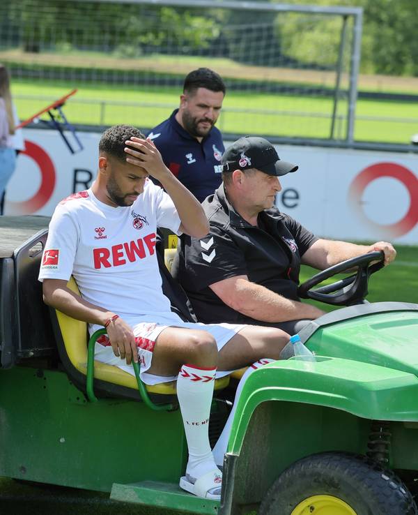 Linton Maina (1. FC Köln) musste verletzt zum Shooting gebracht werden.