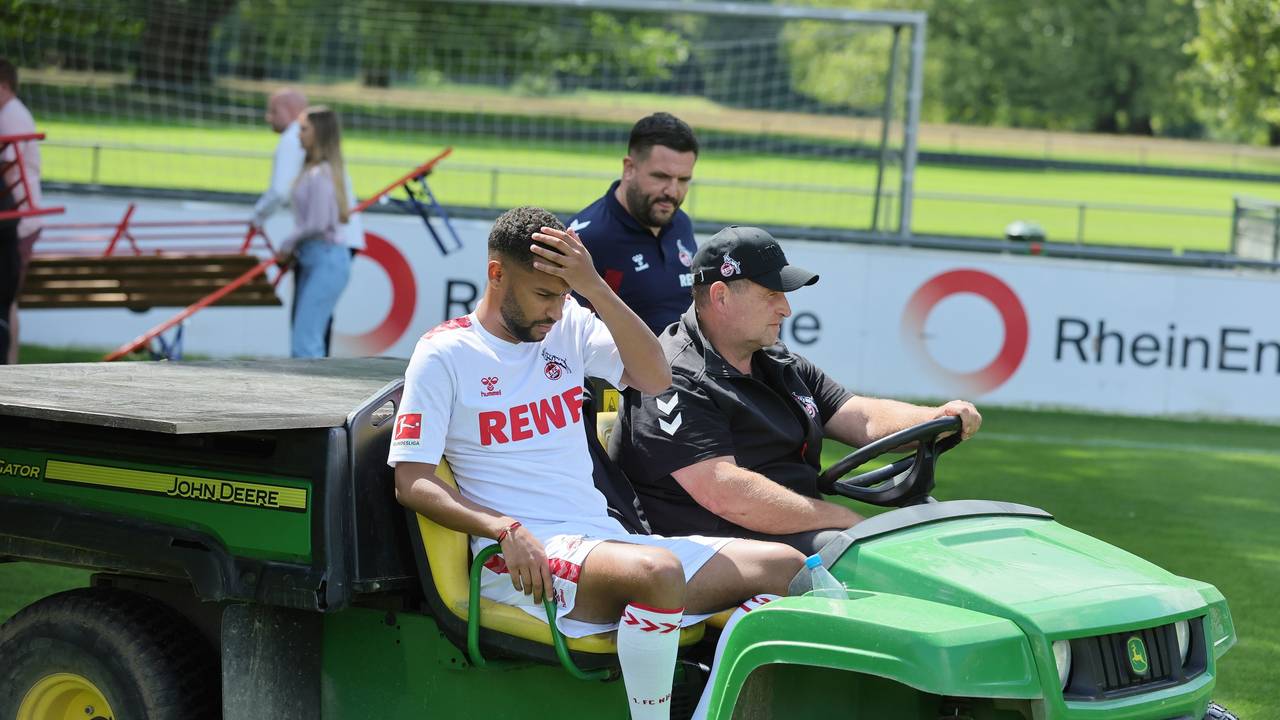 Linton Maina (1. FC Köln) musste verletzt zum Shooting gebracht werden.
