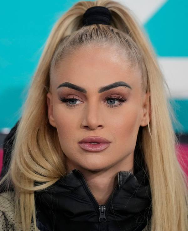 Alisha Lehmann sitzt auf der Ersatzbank der Schweiz. Später kam sie noch rein.