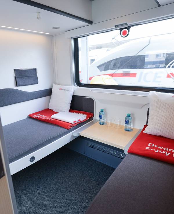 Ein Abteil im „Liegewagen comfort“ des Nightjet der Österreichischen Bundesbahn wird in Hamburg vorgestellt.