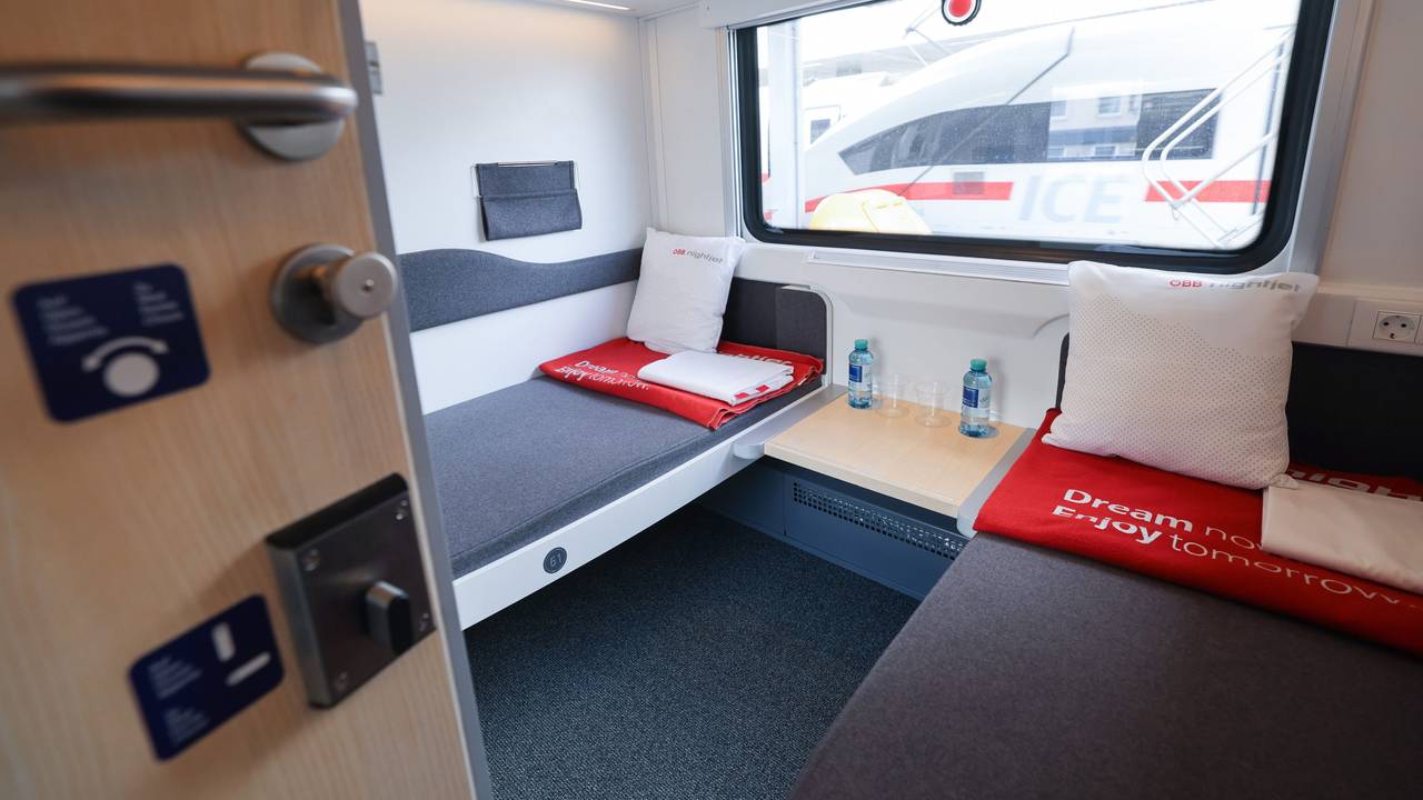 Ein Abteil im „Liegewagen comfort“ des Nightjet der Österreichischen Bundesbahn wird in Hamburg vorgestellt.