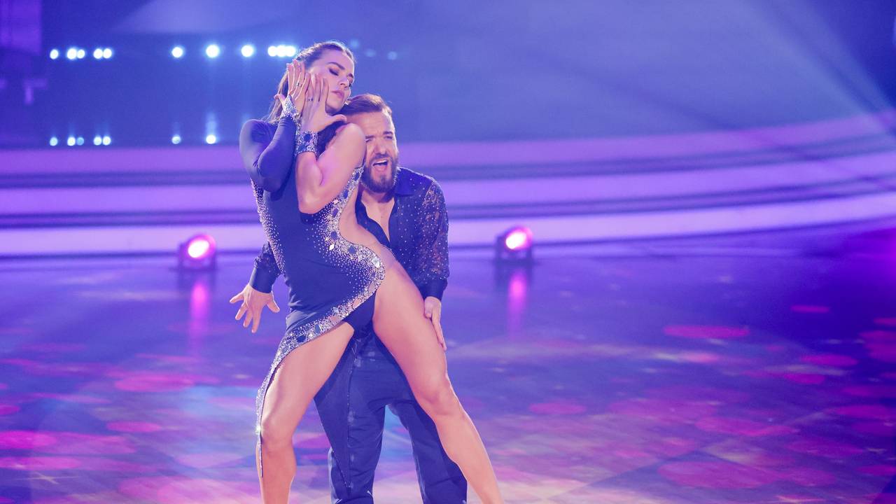 Mathias Mester, Sportler, und Renata Lusin, Profitänzerin, tanzen in der RTL-Tanzshow „Let's Dance“ im Coloneum.