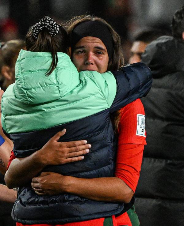 Die Spielerinnen von Portugal weinen nach dem Aus bei der Frauen-WM 2023. Die USA sind erleichtert.