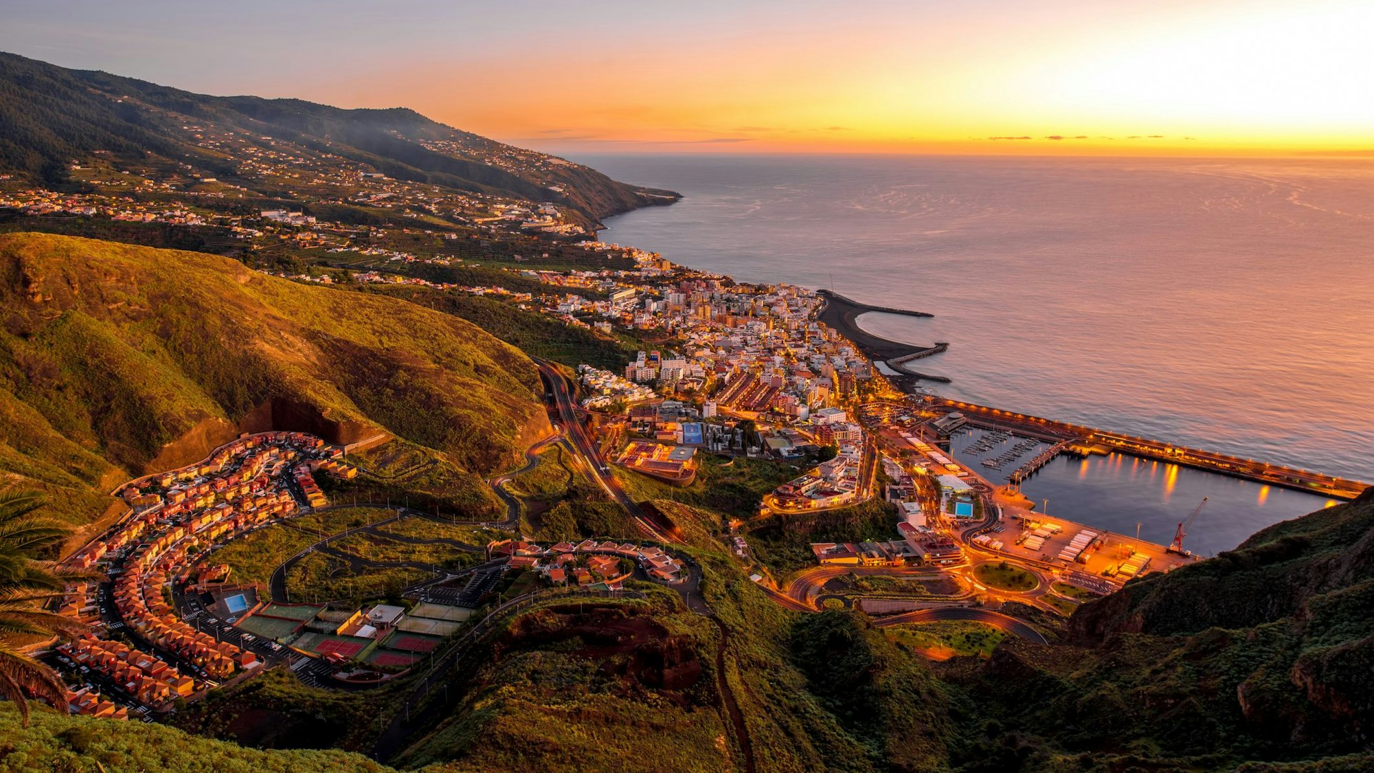 Auf dem Foto sieht man die Stadt Santa Cruz de la Palma von oben.