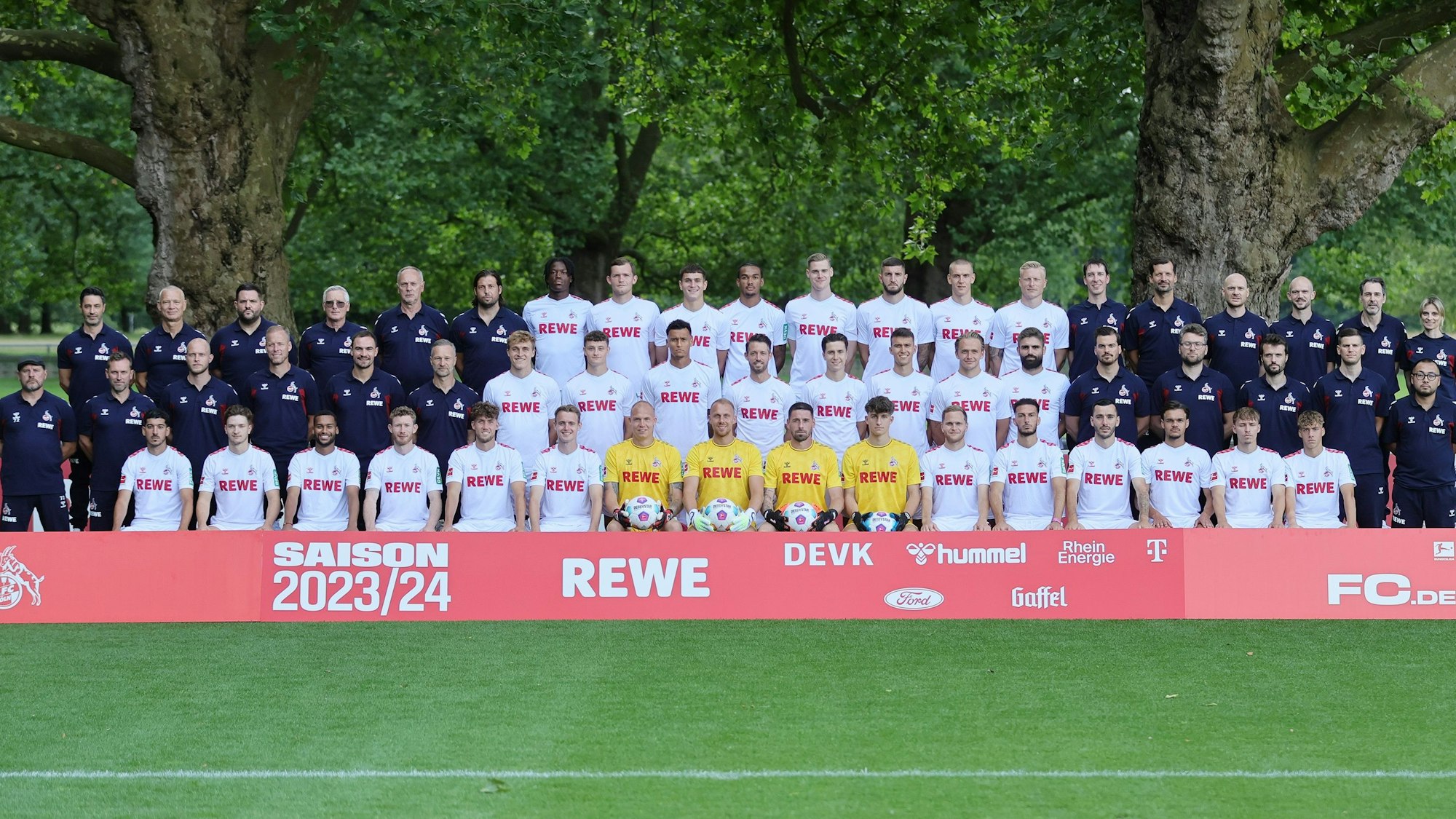 Das offizielle Mannschaftsfoto des 1. FC Köln für die Saison 2023(24.