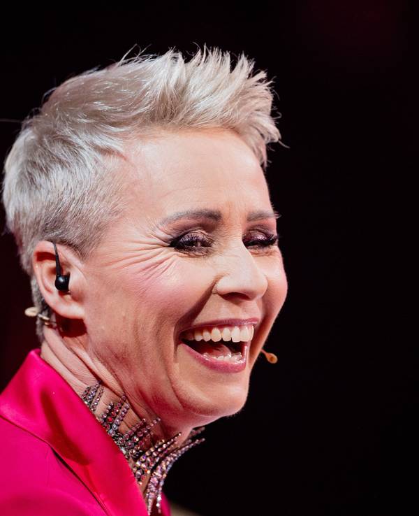 Sonja Zietlow lacht.