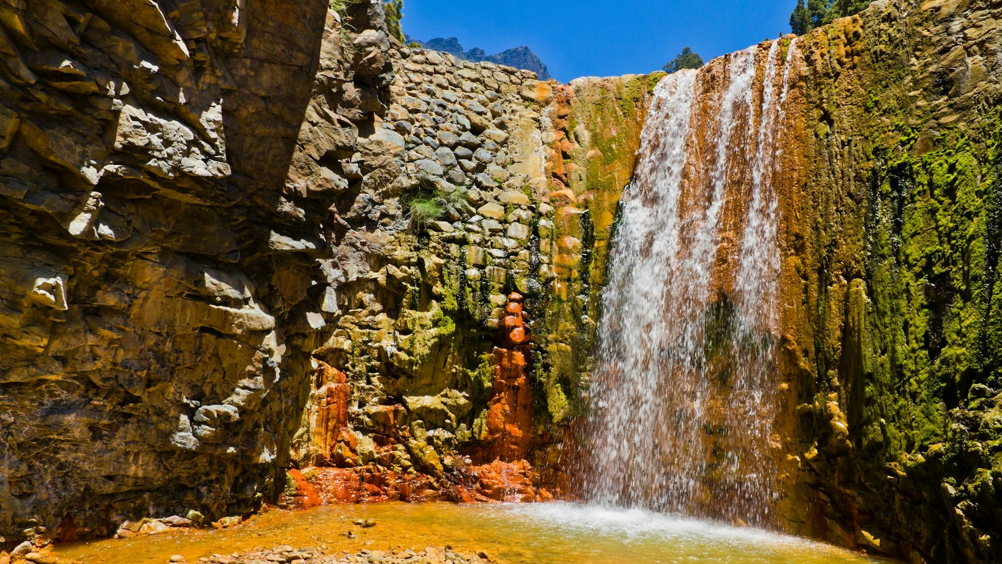 Der Cascada de Colores auf La Palma.