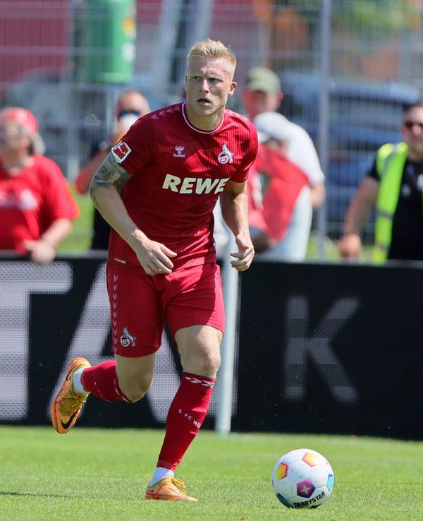 Kristian Pedersen läuft mit dem Ball.