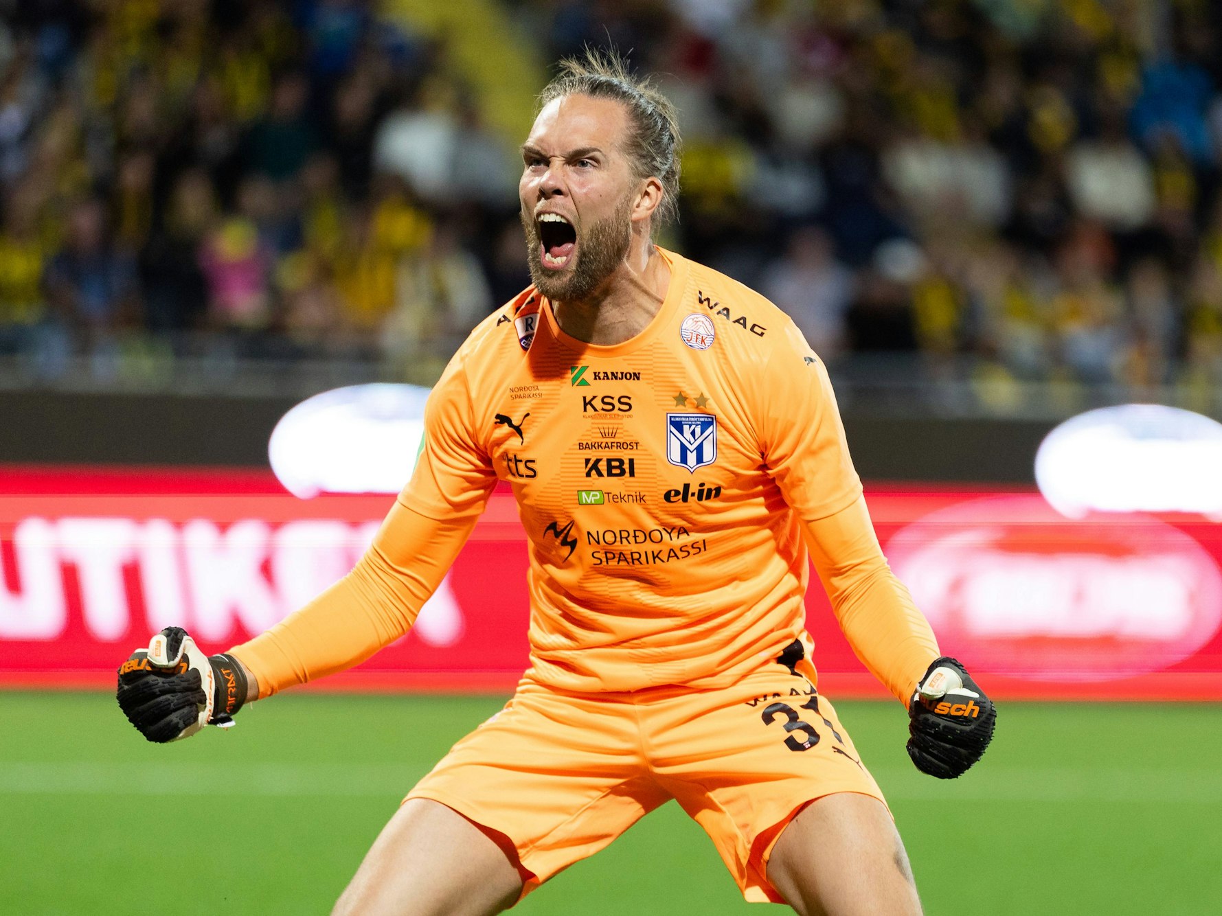 Jonathan Johansson jubelt.