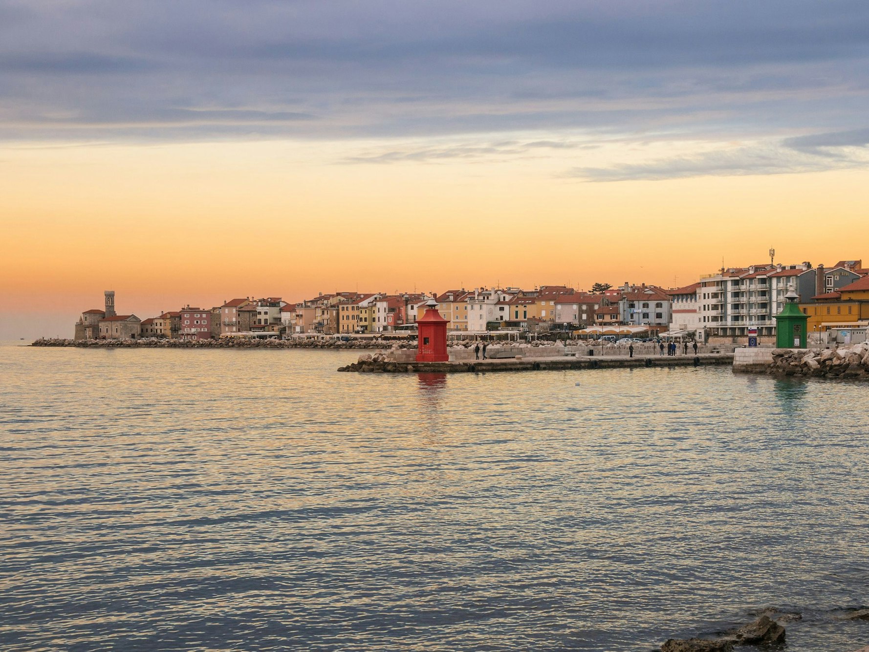 Die Promenade von Piran in Slowenien.