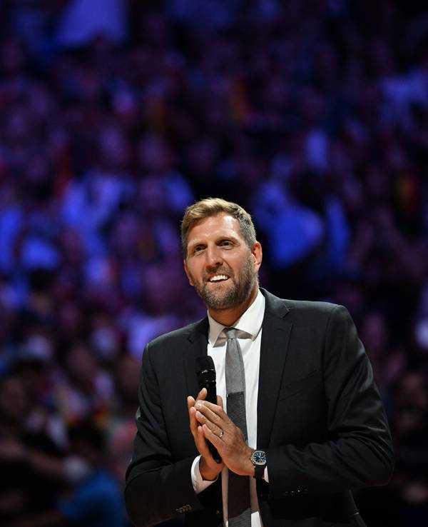 Dirk Nowitzki, ehemaliger Basketballnationalspieler, in Köln 2022 bei der EM.