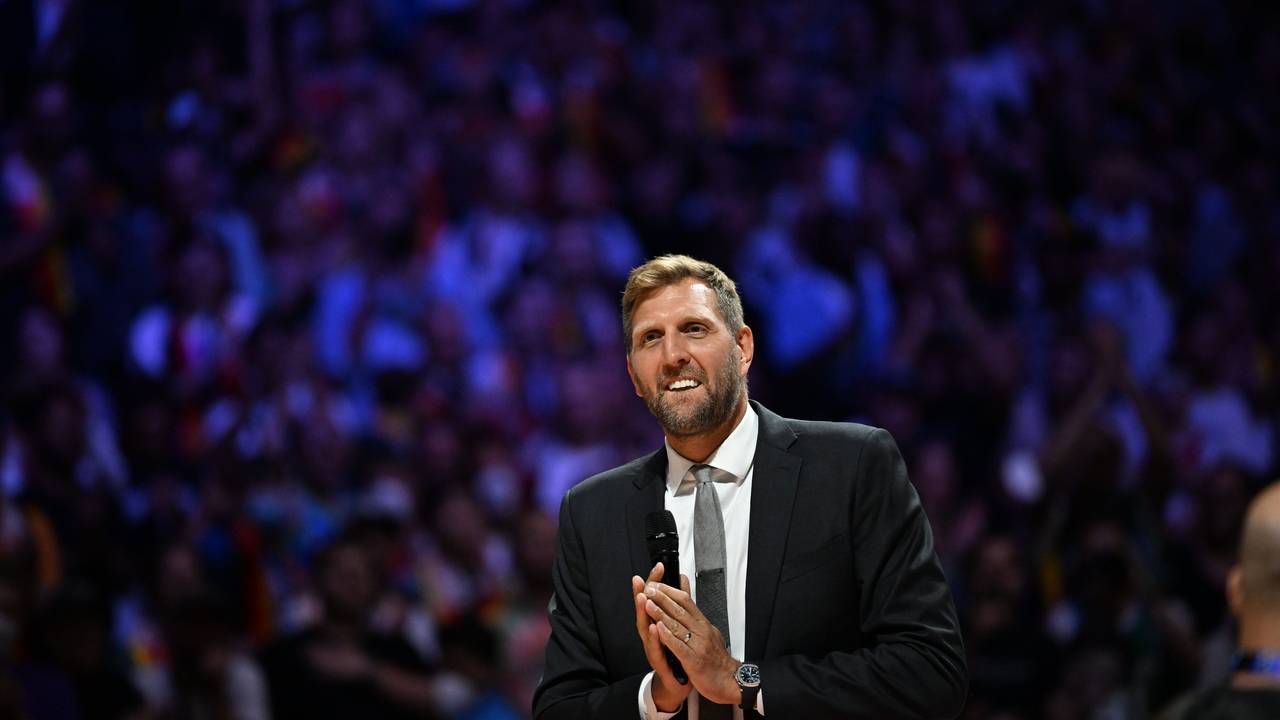 Dirk Nowitzki, ehemaliger Basketballnationalspieler, in Köln 2022 bei der EM.