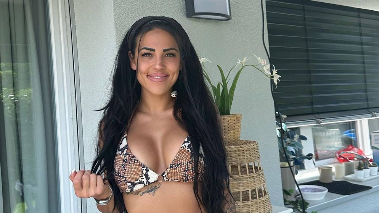 Elena Miras im Bikini.