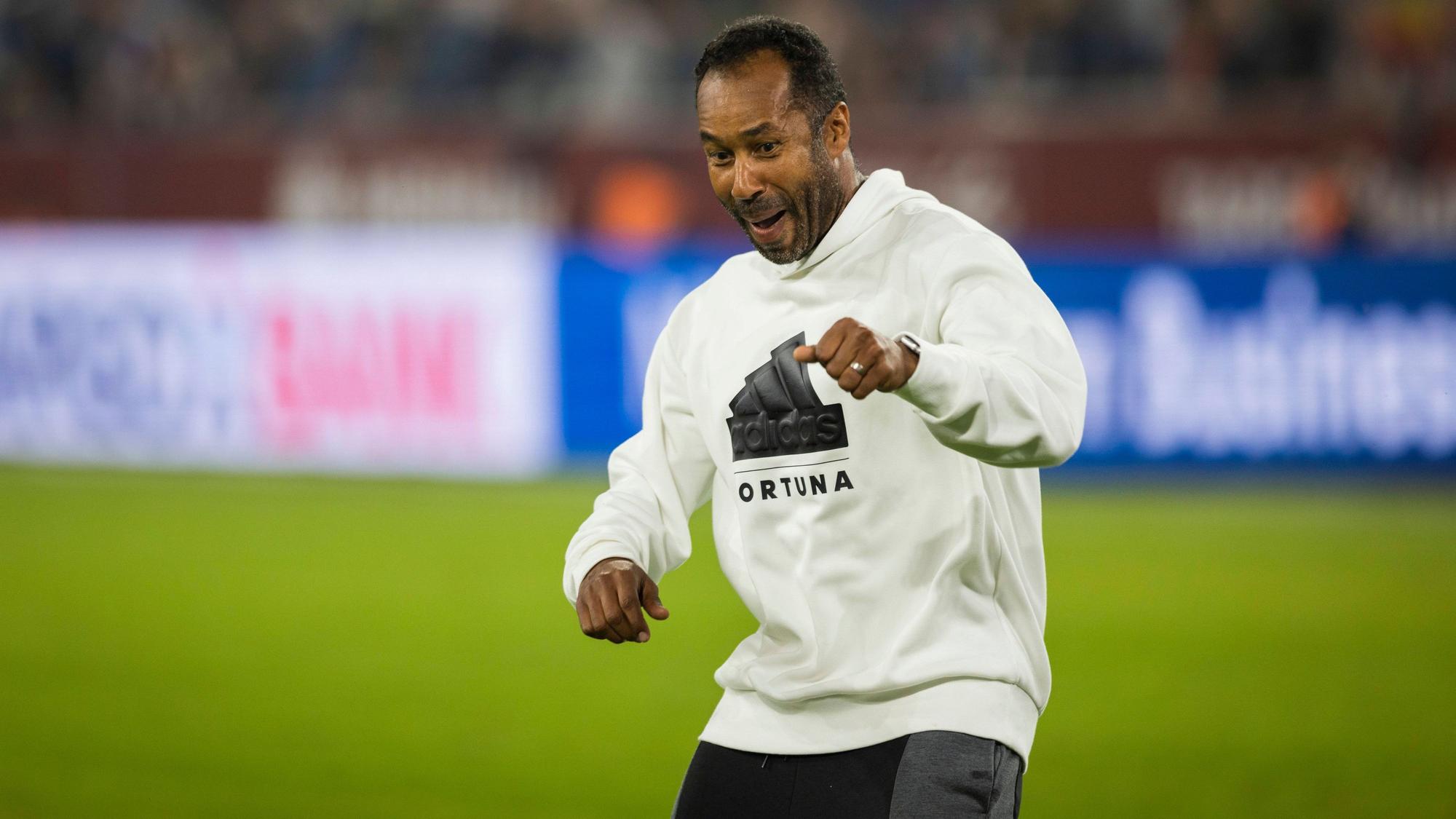Daniel Thioune jubelt nach einem Sieg von Fortuna Düsseldorf.