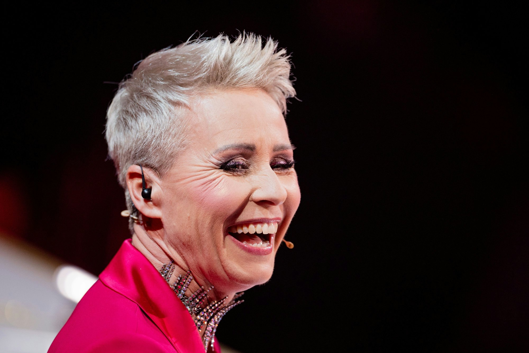 Sonja Zietlow lacht.