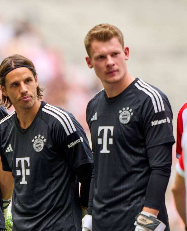 Bei der Teampräsentation der Bayern stehen die Torhüter Sven Ulreich (v.l.n.r.), Manuel Neuer, Yann Sommer und Alexander Nübel nebeneinander.