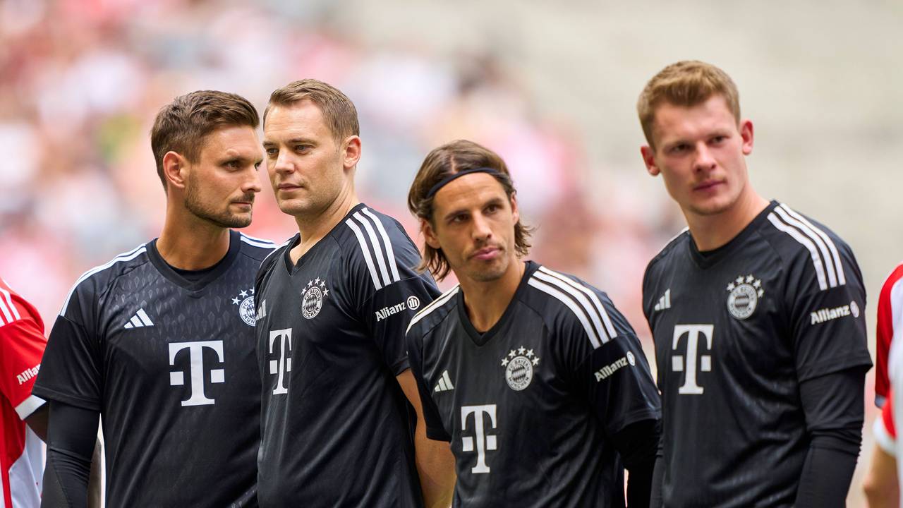 Bei der Teampräsentation der Bayern stehen die Torhüter Sven Ulreich (v.l.n.r.), Manuel Neuer, Yann Sommer und Alexander Nübel nebeneinander.