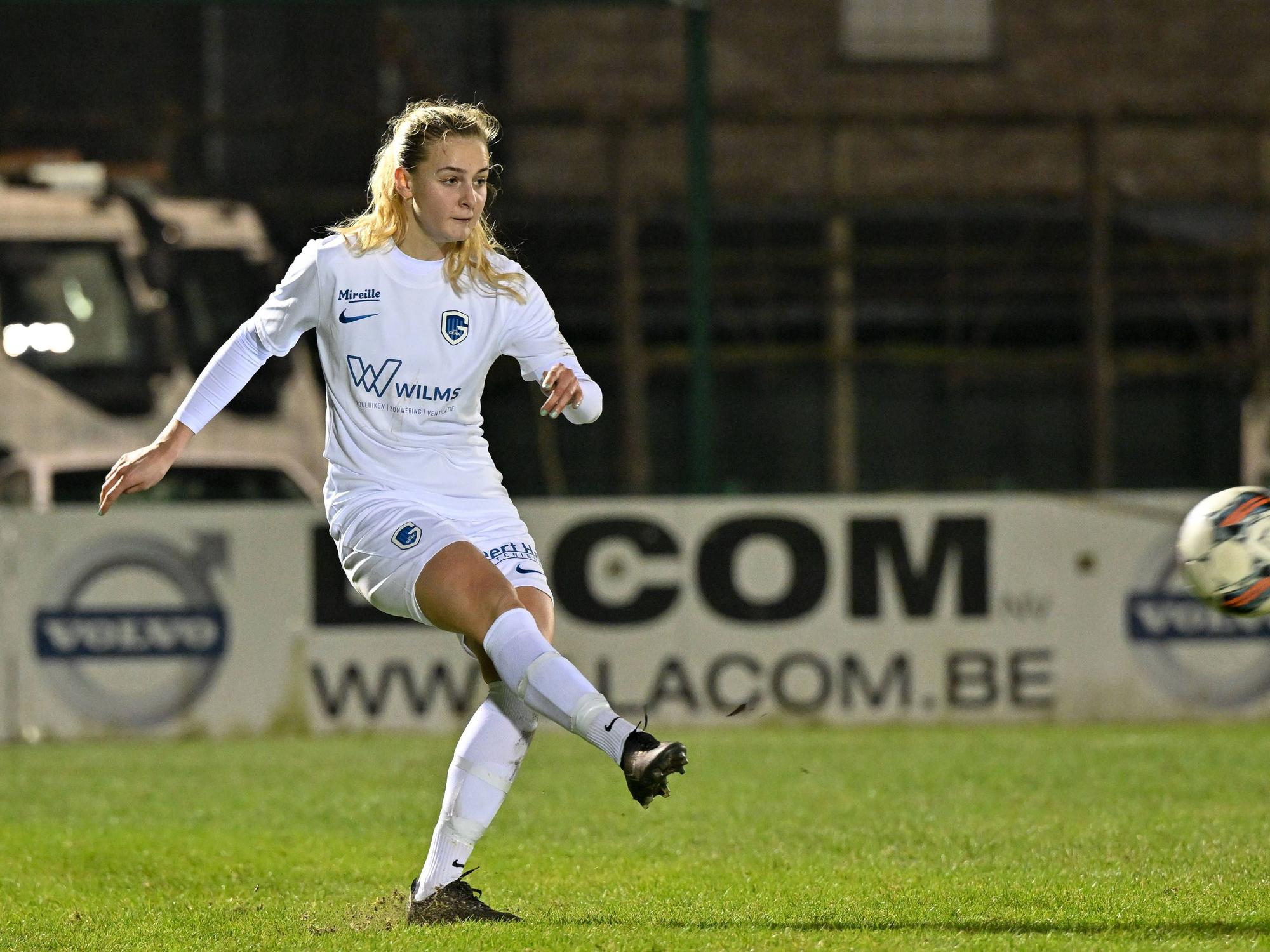 Sofie Vendelbo in Aktion mit dem KRC Genk.
