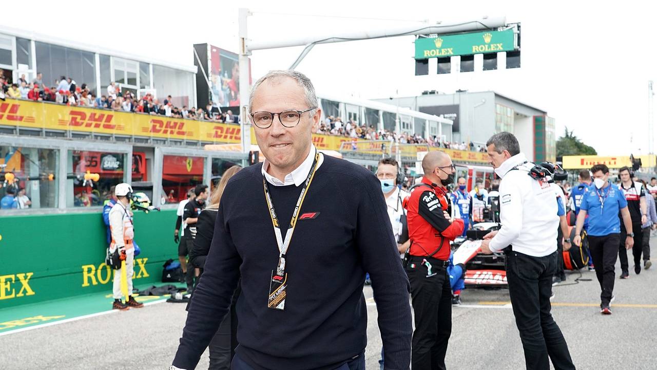Formel-1-Chef Stefano Domenicali auf der Rennstrecke von Imola.