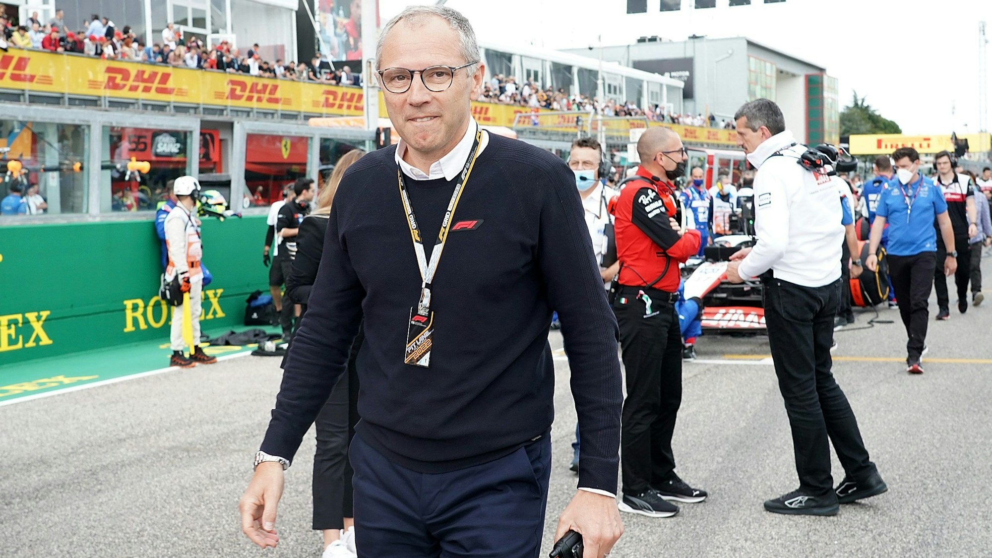 Formel-1-Chef Stefano Domenicali auf der Rennstrecke von Imola.