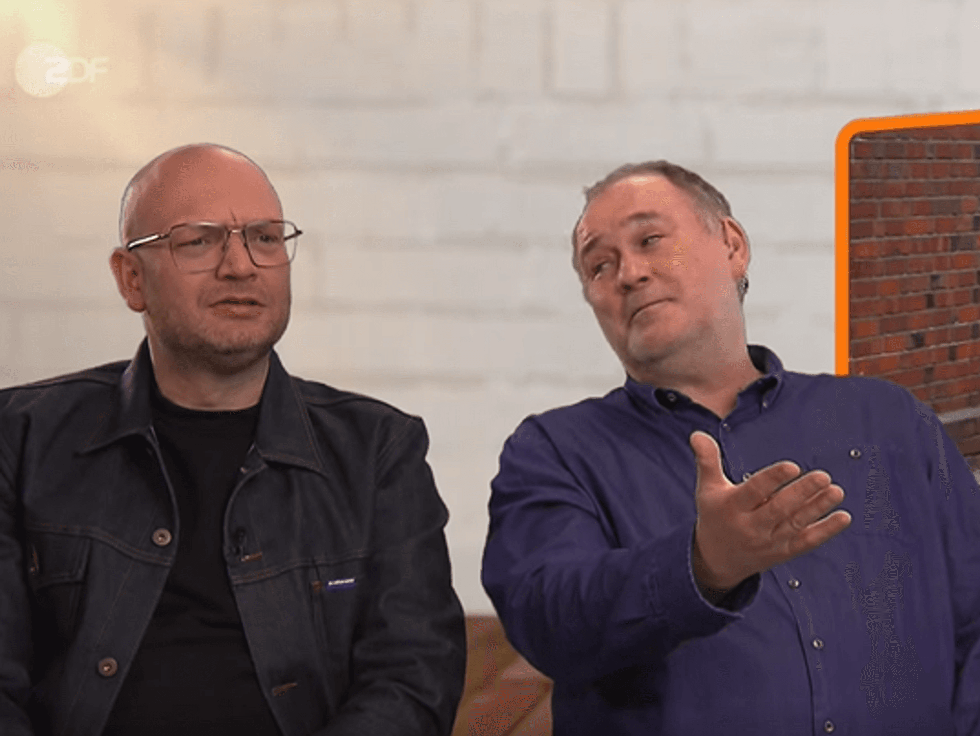 Sven Deutschmanek (l.), und Waldi reden.