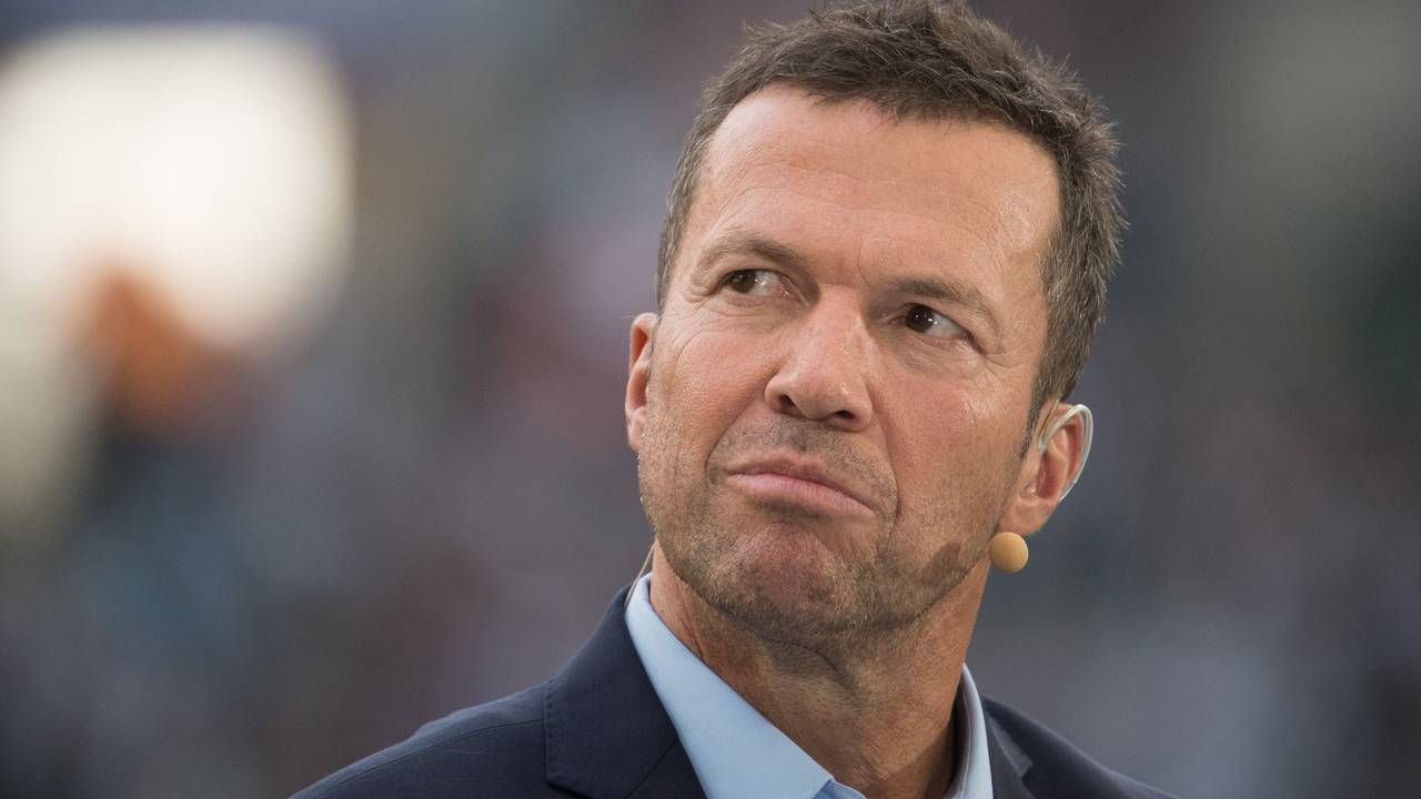 Rekord-Nationalspieler und Fußball-Experte Lothar Matthäus am Spielfeldrand.